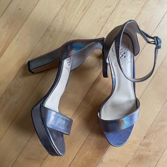 NWT Vine Camuto Iridescent Platform Heels - Picture 2 of 4